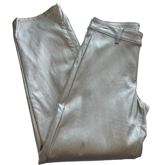 New ~ ALMOST FAMOUS ~ 90s Fit Silver Metallic Dad Jeans Size 3 Small - Picture 4 of 6